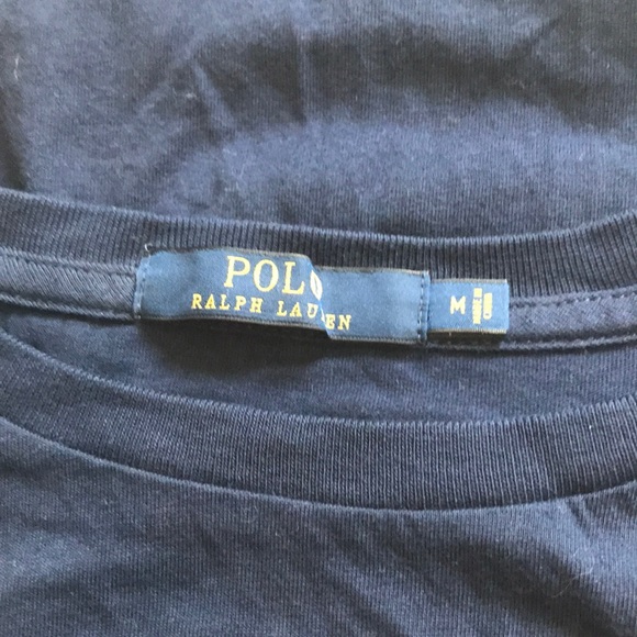 A nice form fitted Ralph Lauren volunteer shirt - Picture 3 of 3